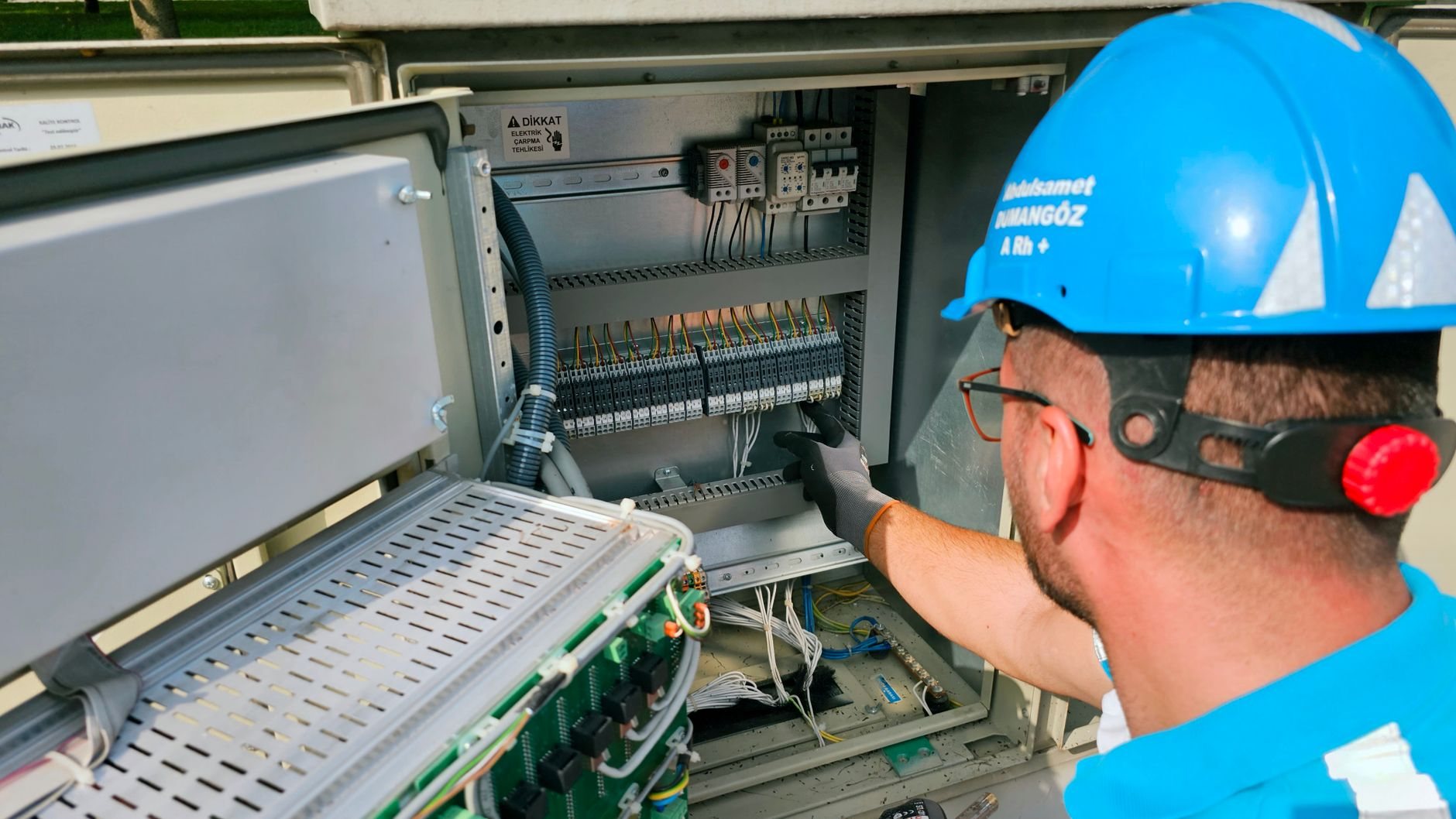 Elektriker beauftragen: So finden Sie den richtigen Betrieb
